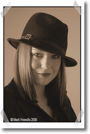 Vicky (Sepia)